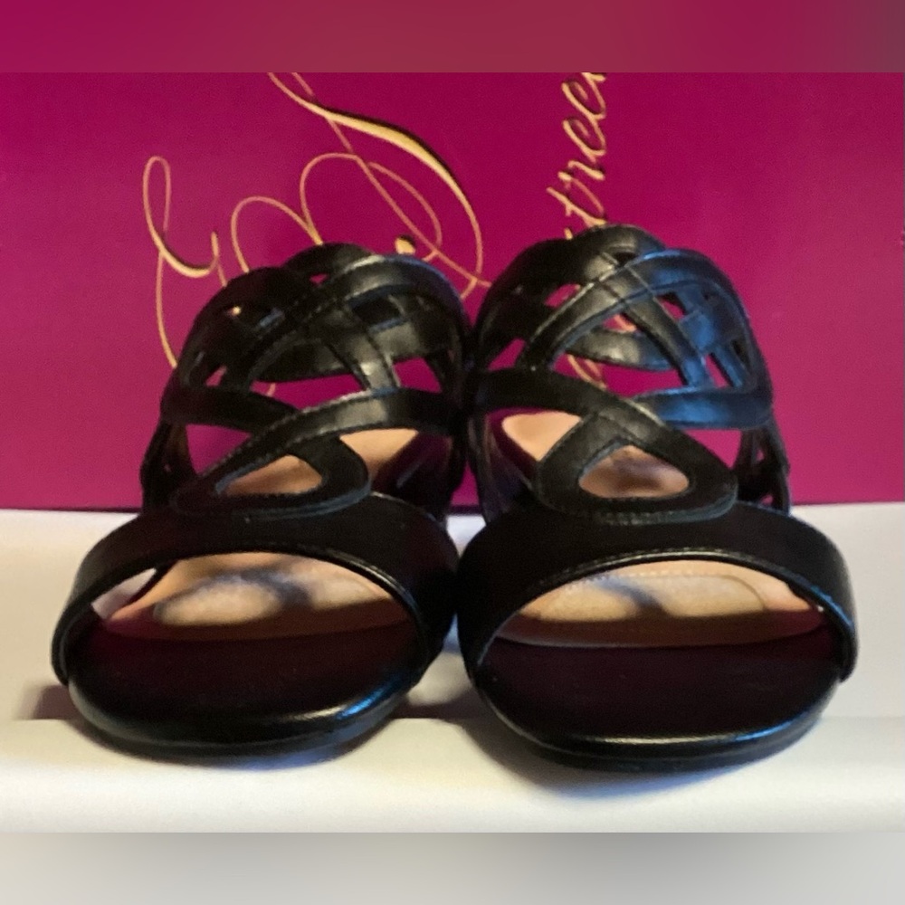 Easy Street Woman’s Black Sandals 7.5 New
